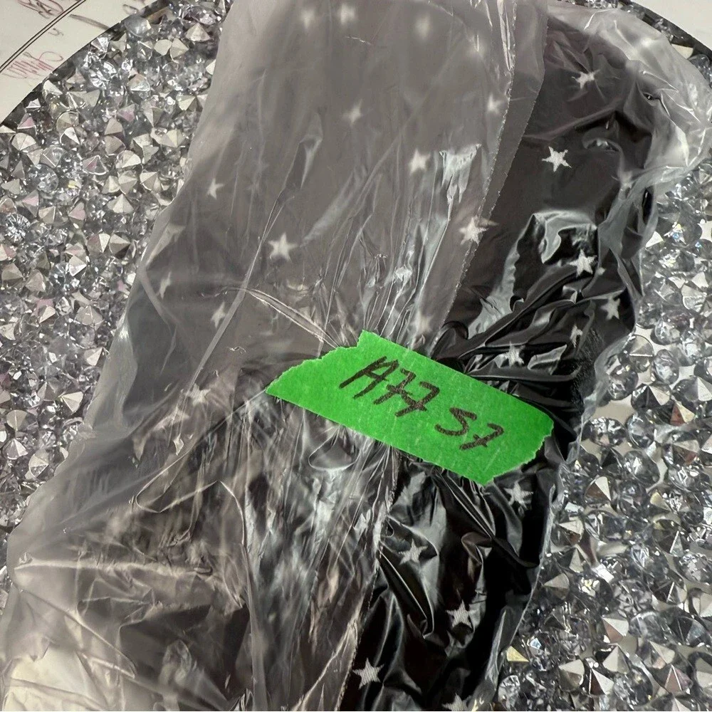 Wild skye T-shirt, stars, black white Black Star Pattern Button Down Shirt - Picture 14 of 14